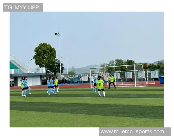 草花足球大师带你领略绿茵场上的激情与梦想之旅 草花足球大师带你领略绿茵场上的激情与梦想之旅
