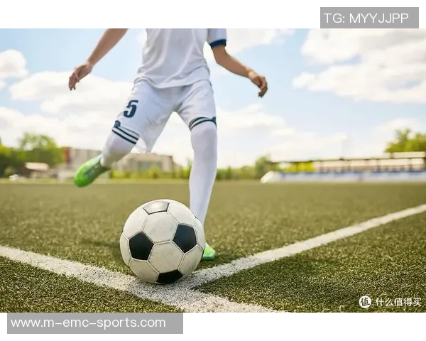 足球动作的基本类型与技巧解析及其在比赛中的应用探讨